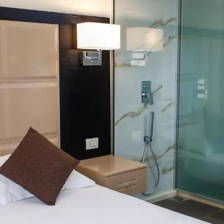 Liro - Adults Only 4* Radhimë