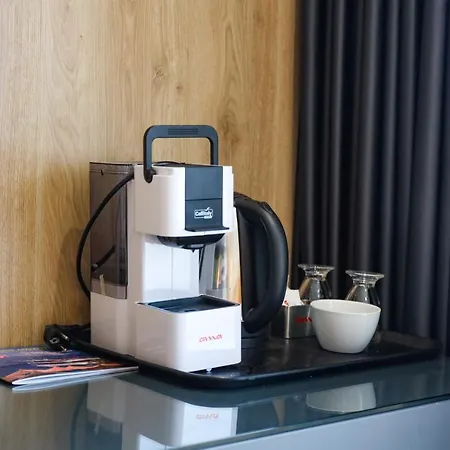 Liro - Adults Only Radhimë