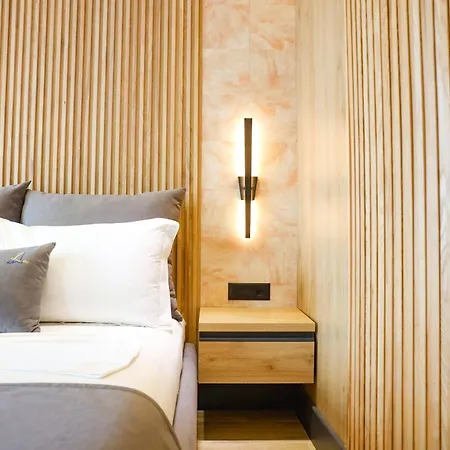 Liro - Adults Only 4* Radhimë