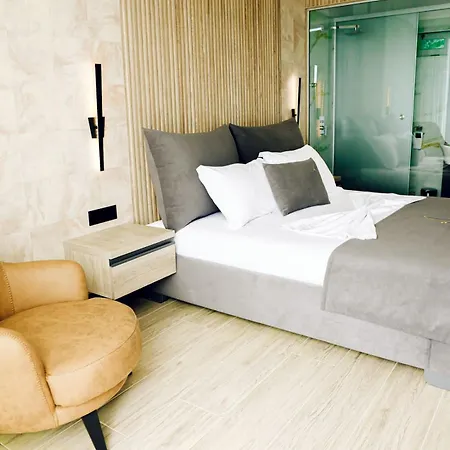 Liro - Adults Only 4*